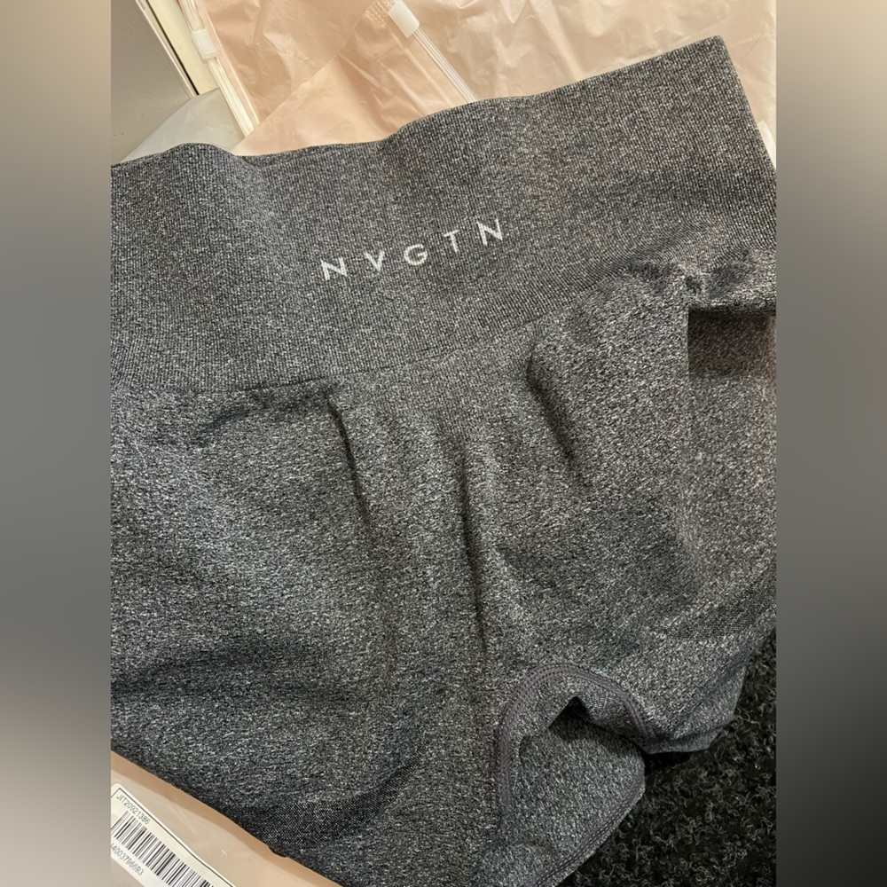 Like new NVGTN Black Speckled Contour Seamless Leggings - Picture 5 of 5